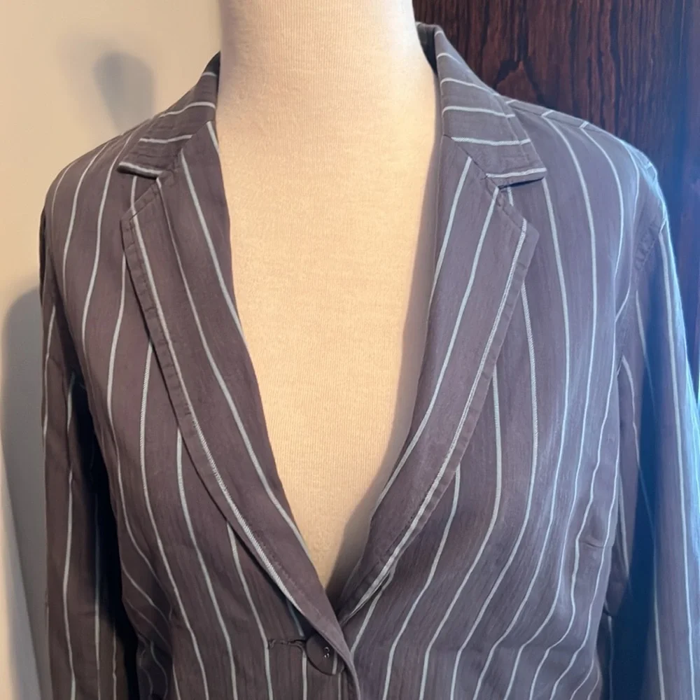 Lightweight jacket - Picture 3 of 6